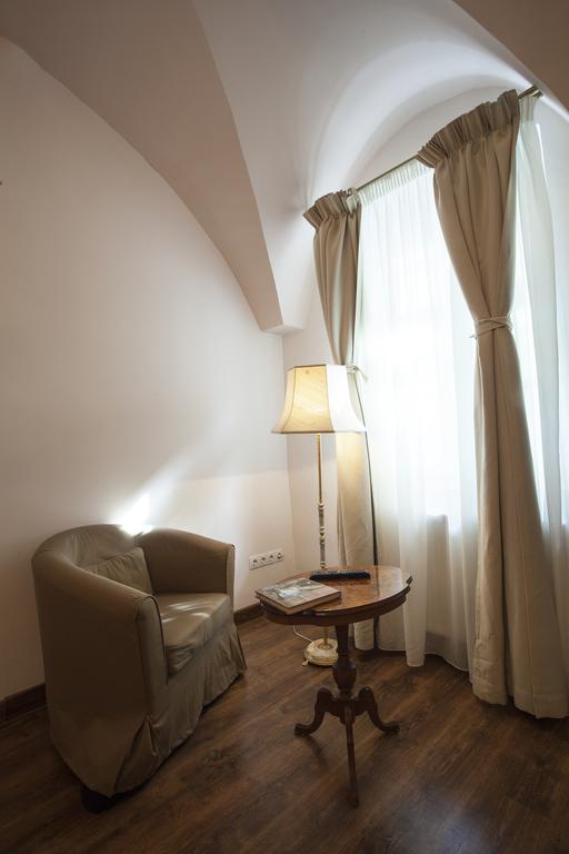 Green Door Apartment Сибиу Номер фото