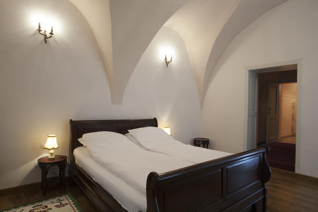 Green Door Apartment Сибиу Номер фото