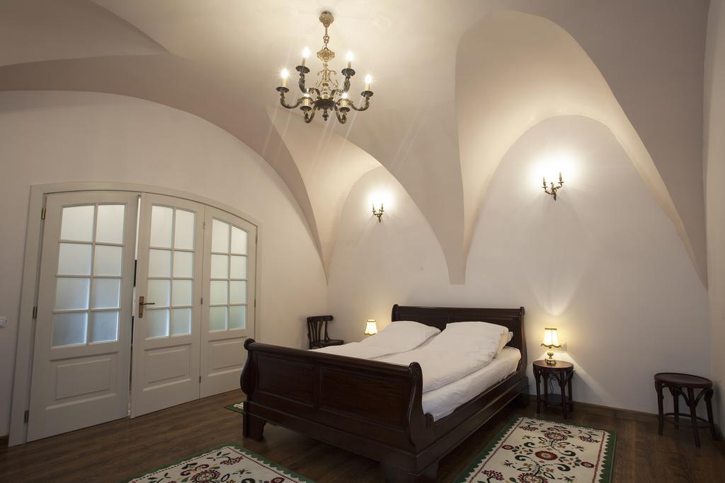 Green Door Apartment Сибиу Номер фото