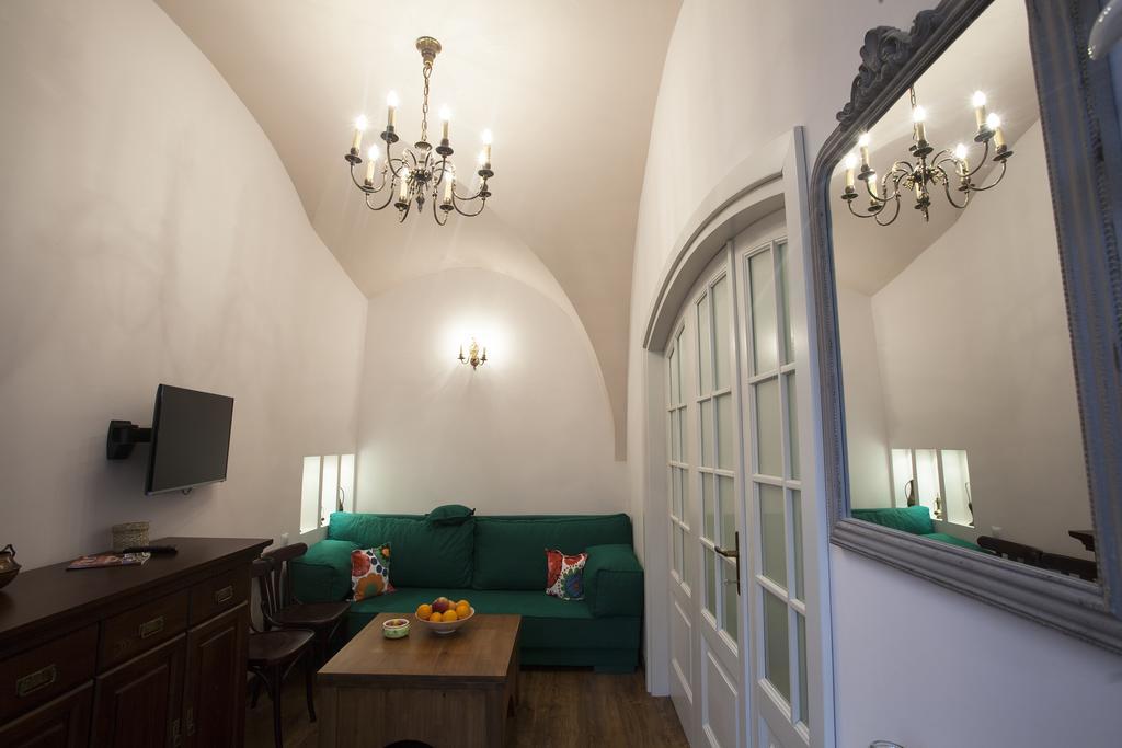 Green Door Apartment Сибиу Номер фото
