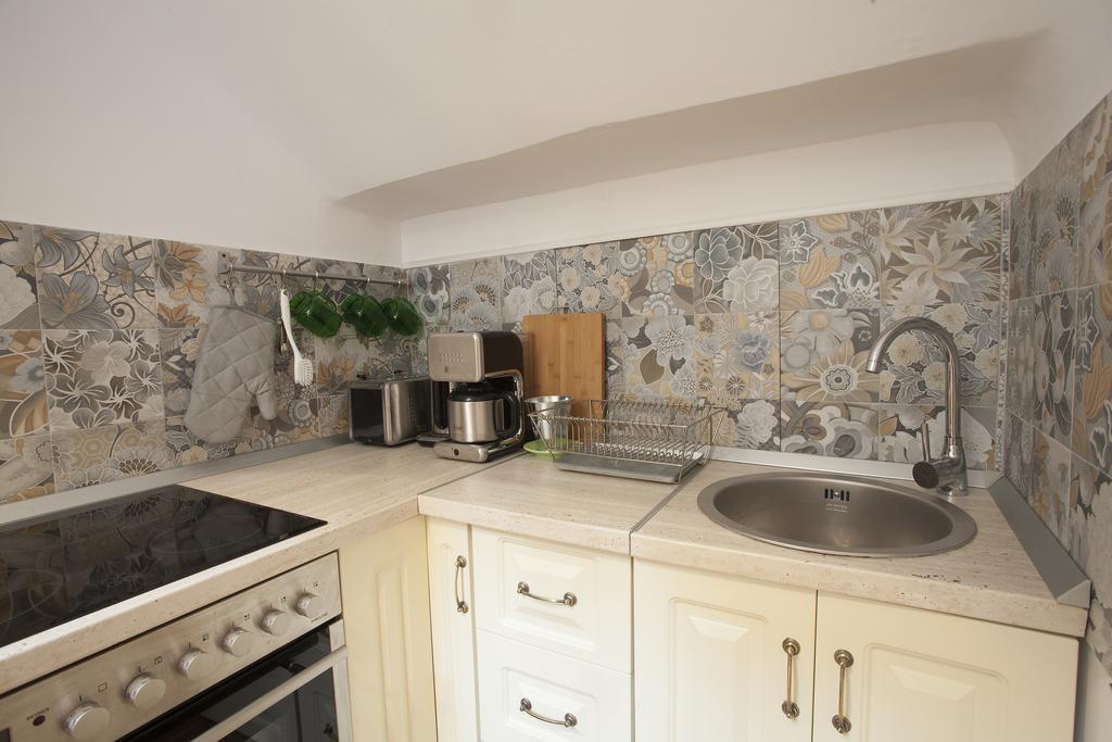 Green Door Apartment Сибиу Номер фото